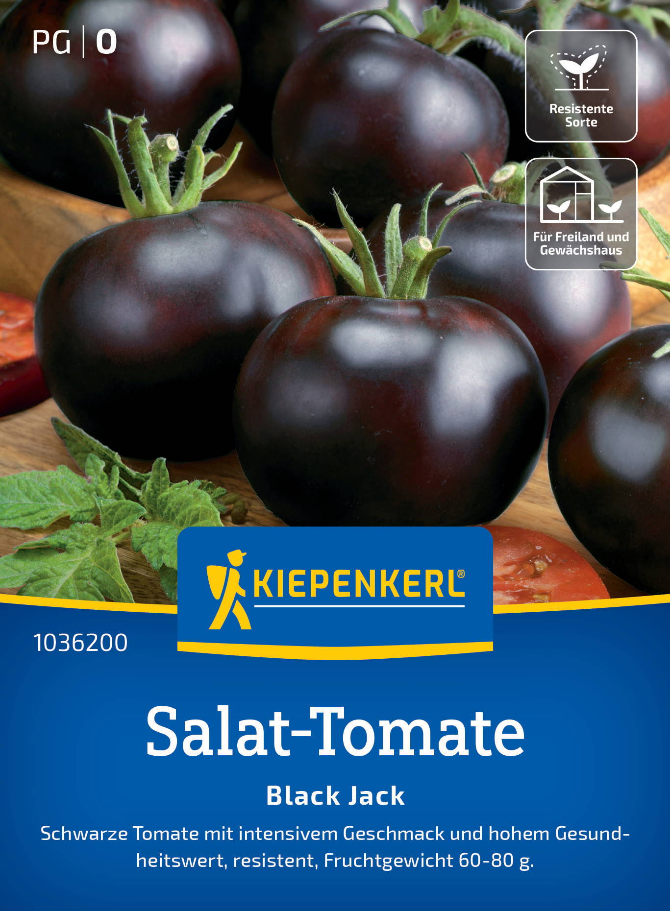 Schwarze Tomaten mit grünen Stielen auf einem Holztablett neben grünen Blättern.