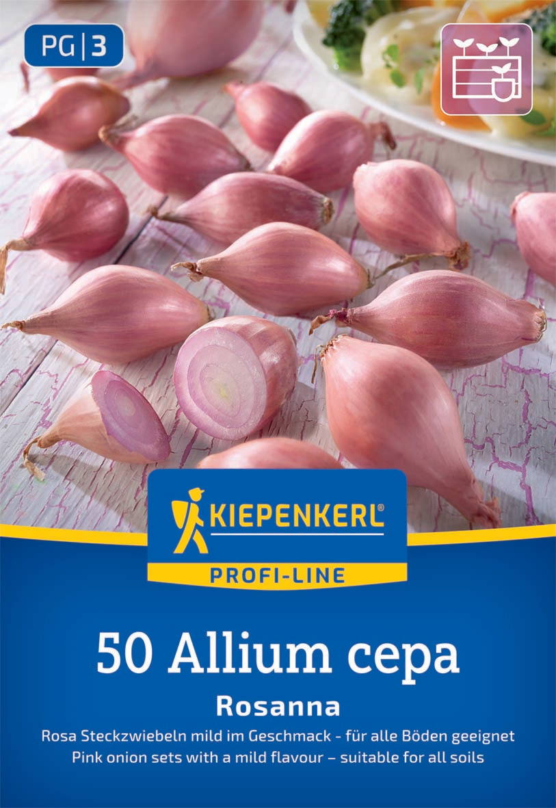Rosa Zwiebeln, einige halbiert, auf weißem Holzuntergrund, Verpackung mit Kiepenkerl Logo, Text auf Deutsch und Englisch.