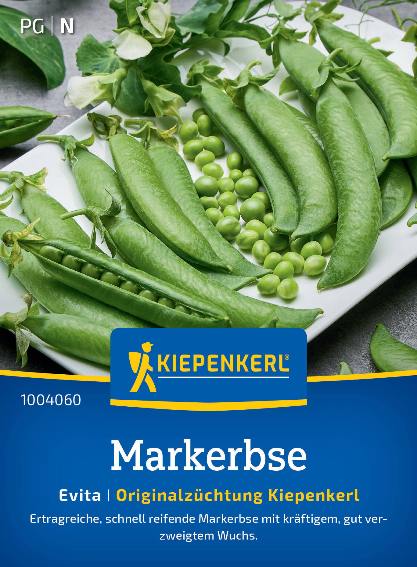 Grüne Markerbsen, einige in Schoten, auf einer weißen Platte, mit Kiepenkerl-Logo und Text auf blauem Hintergrund.