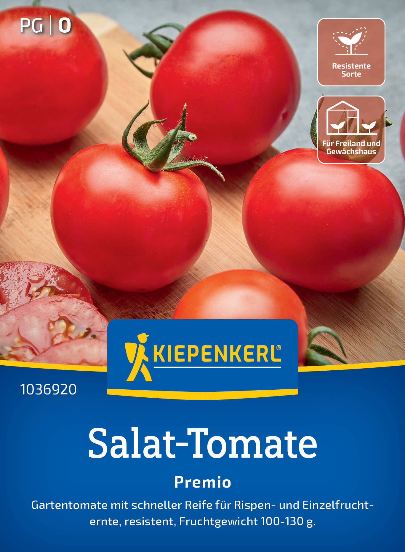 Rote Salattomaten auf Holzbrett, geviertelt, mit grünen Stielen, auf blauer Verpackung.