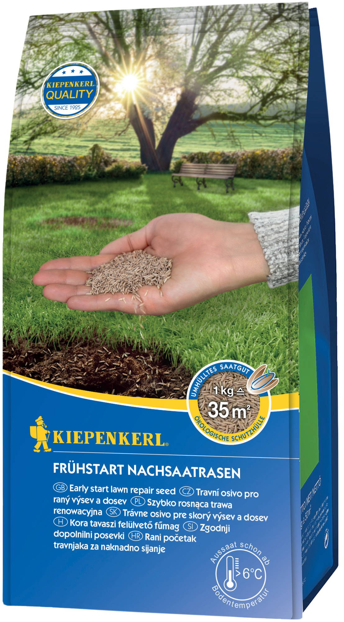 Hand hält Saatgut vor einem Baum im Sonnenschein, im Hintergrund grüne Wiese und Parkbank.
