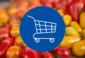 Ein blauer Kreis mit dem Symbol eines Einkaufswagens befindet sich auf einem Hintergrund mit einer Vielfalt von Pflaumentomaten in rot, orange und gelb