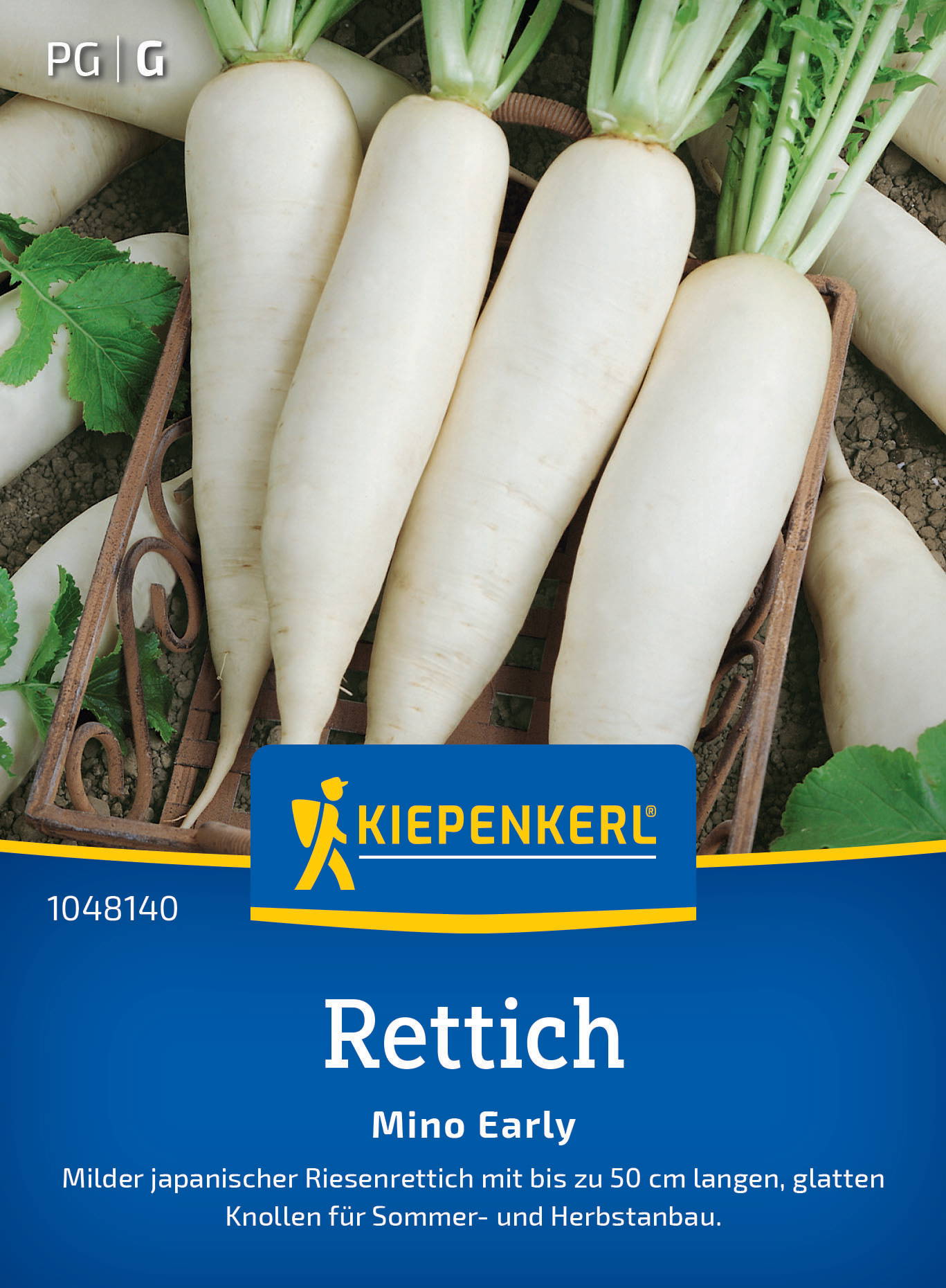 Weiße Rüben mit grünen Blättern auf braunem Gitterkorb, im Boden liegend, umgeben von mehr Rüben.